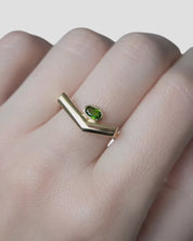 Pioneering ring chrome diopside gold